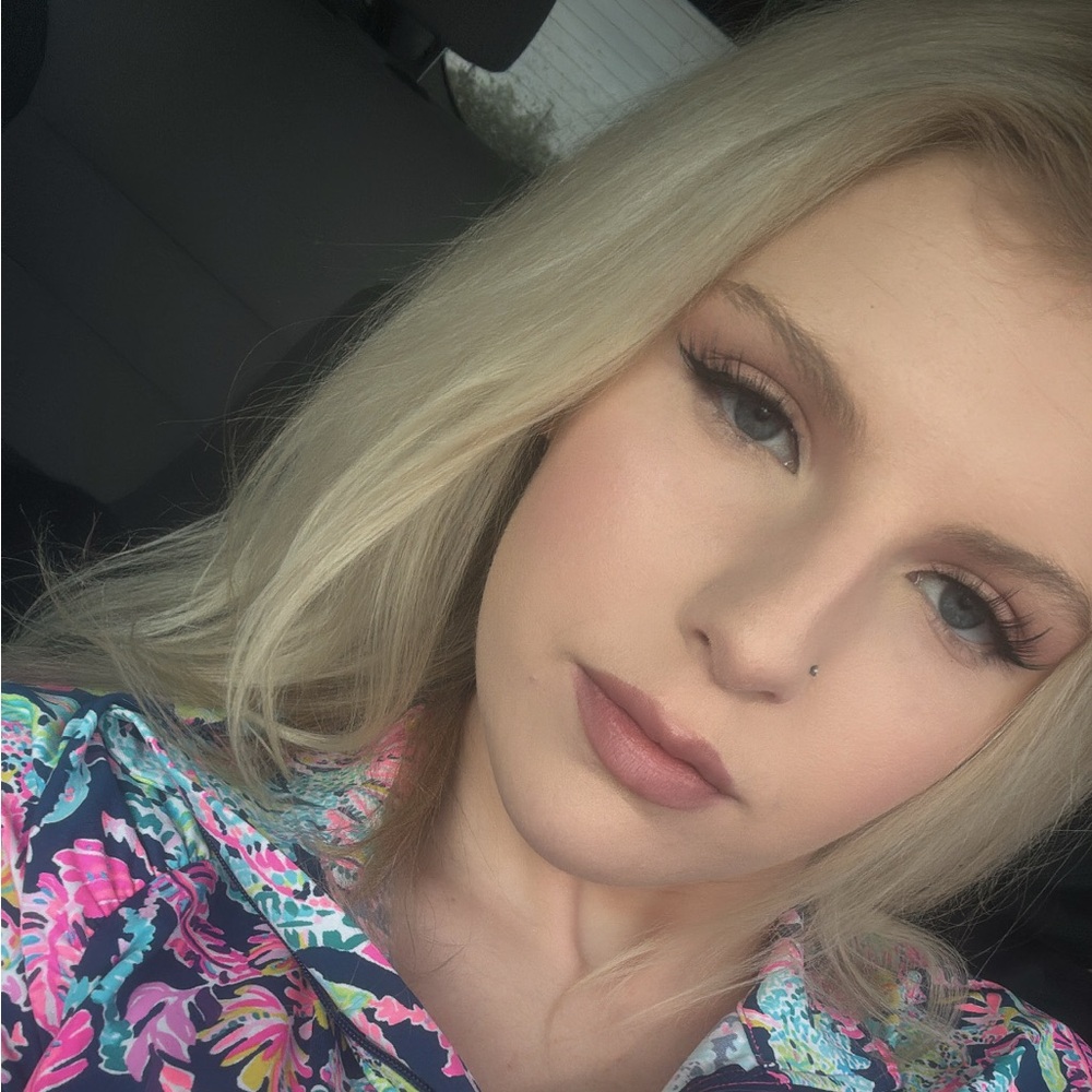 Meet your Posher, Reagan